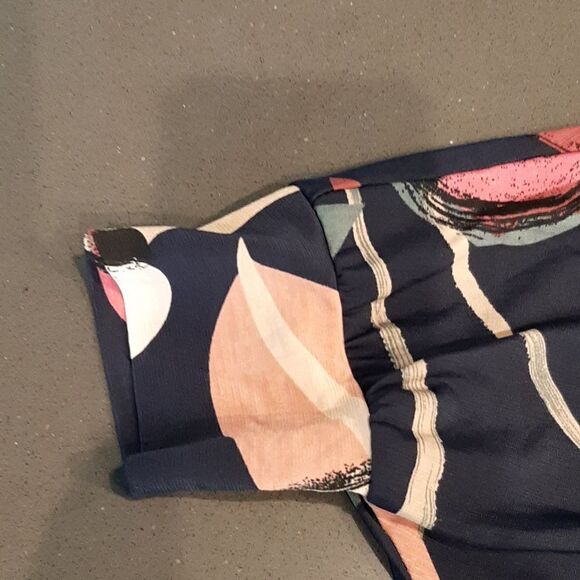 Sew in Love Float on Floral Navy with Floral Print Bat Wing Blouse  NWT - Picture 7 of 13